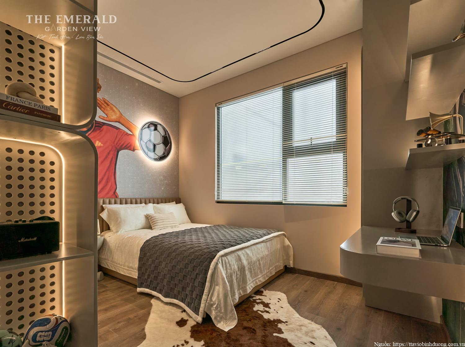 Căn hộ mẫu 2PN The Emerald Garden, phòng ngủ có cửa sổ thoáng mát mang đến không khí dễ chịu