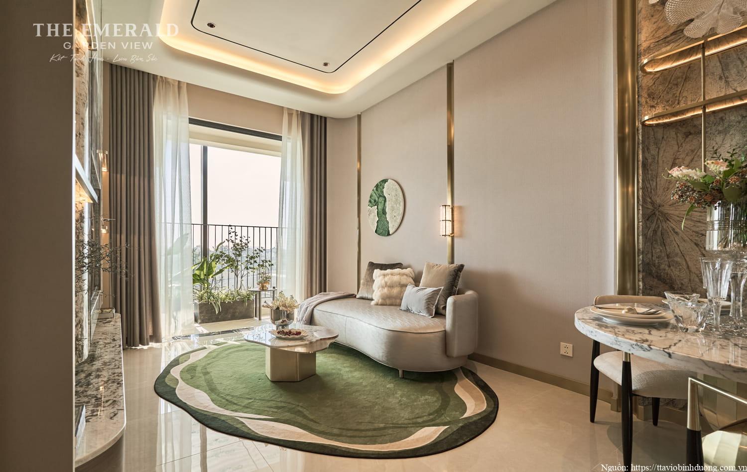 Phòng khách căn hộ 2PN The Emerald Garden, ban công rộng